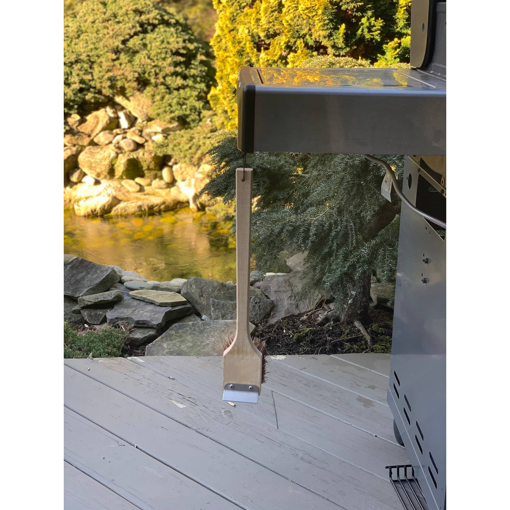 Fox Run Brands - Wholesale Outdoor Grill Tools - Outset Grill Brush with Beechwood Handle, 18.5" x 3" x 4"4