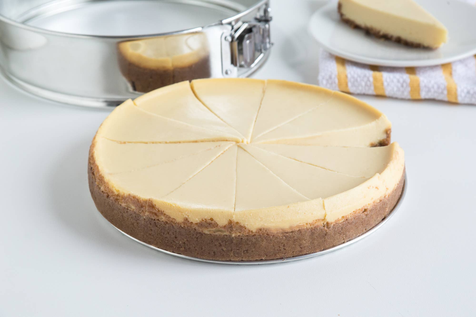 Fox Run Brands - Wholesale Cake Pan - Fox Run Springform Pan, Tin-Plated Steel, 9"3