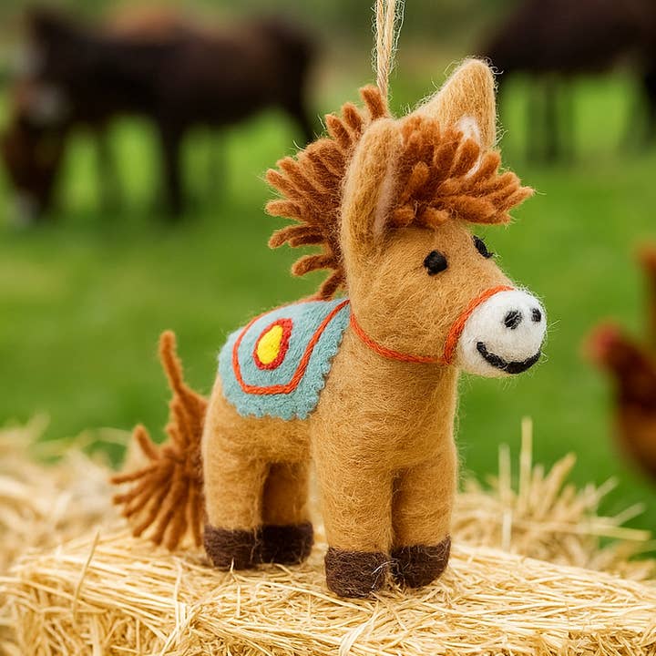 Décoration suspendue de ferme en feutre fait main Dale l'âne pour la vente par Felt So Good