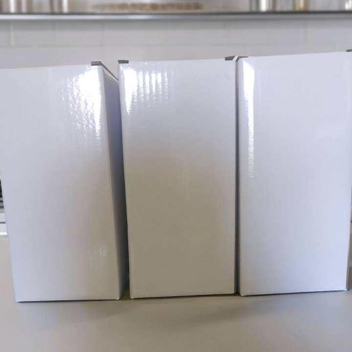 Baby N Me,LLC - Wholesale Drinking Glass/Cup - 16oz Frosted Colored Glass Beer can W Bamboo Lid &Straws