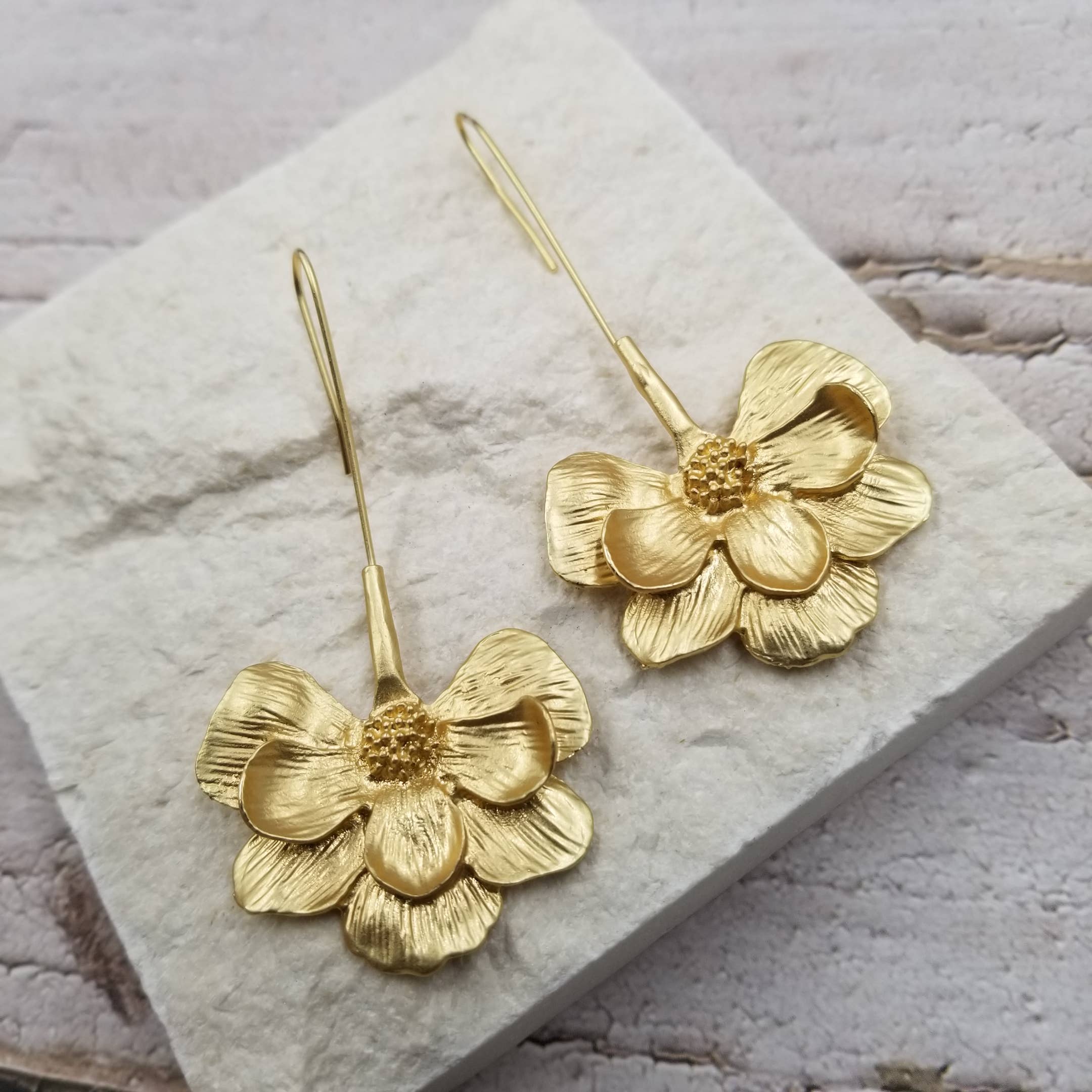 Treasure Wholesale – wholesale Dangle earrings – Blooming Flower Earrings1