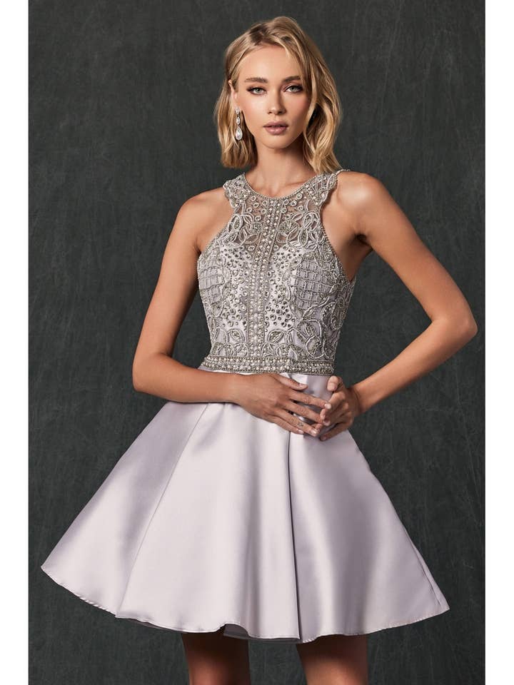 Kort klänning med pärldekorationer för wholesale av Juliet