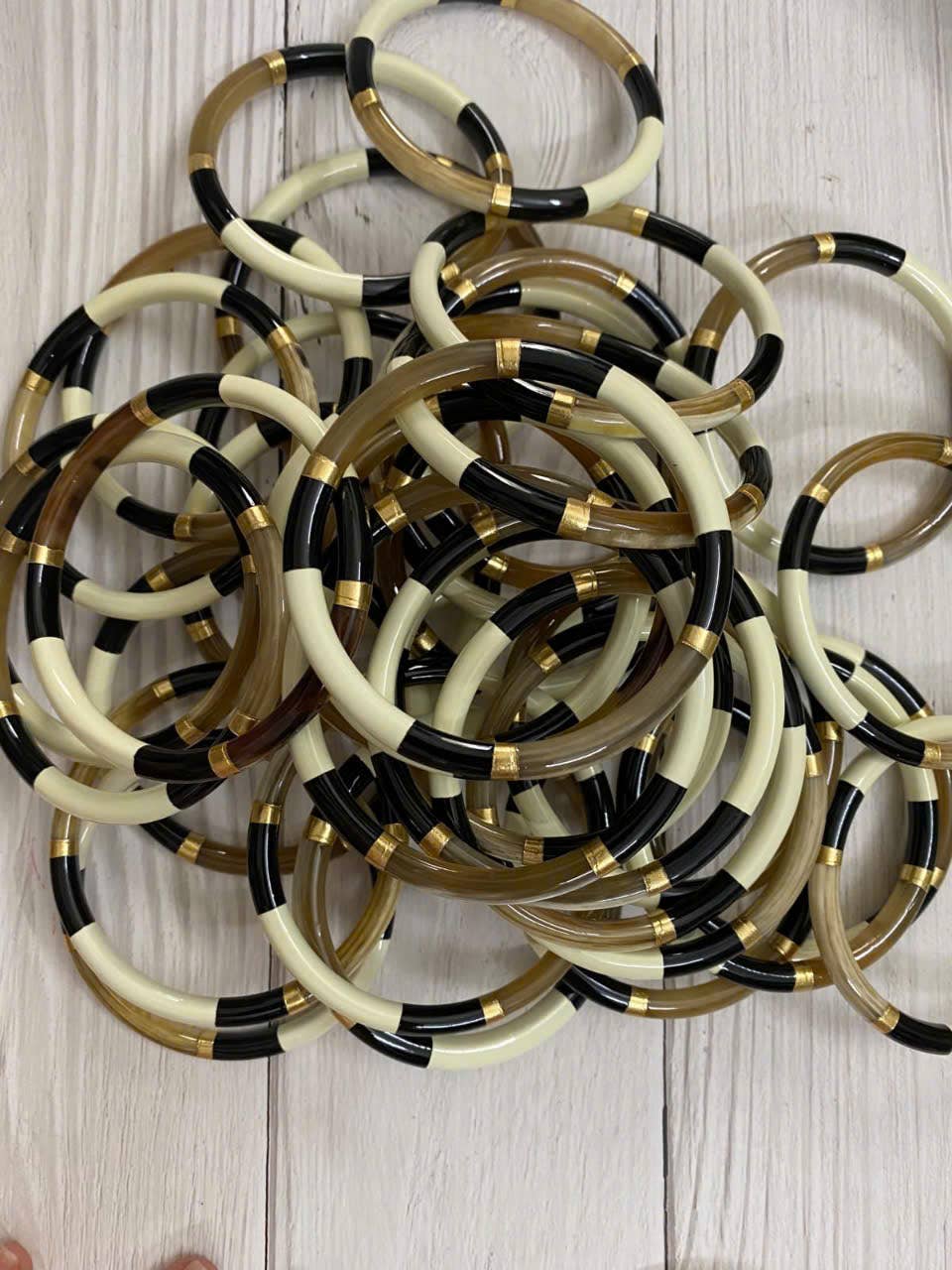 Hala Design - Wholesale Bangle Bracelet - Multi Color Horn Bangle H=6mm0