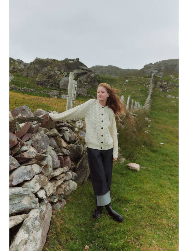 Aran Woollen Mills - Wholesale Cardigan – Women’s - Achill Island Ladies Merino Aran Cardigan - Cream3