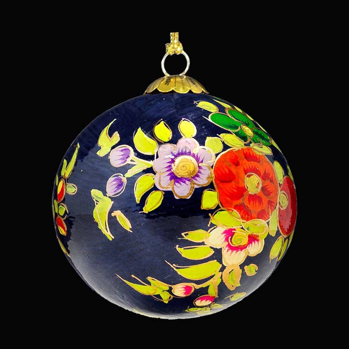 Élégance Florale Rouge – Ornement de Noël Peint à la Main pour la vente par Honest love our planet