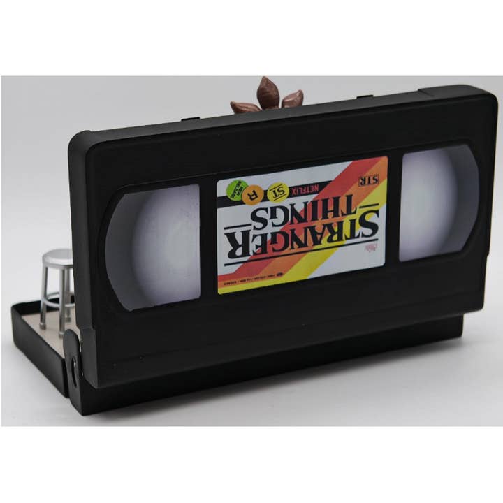 Entertainment Earth - Wholesale - VHS Stars Stranger Things Diorama Playset4