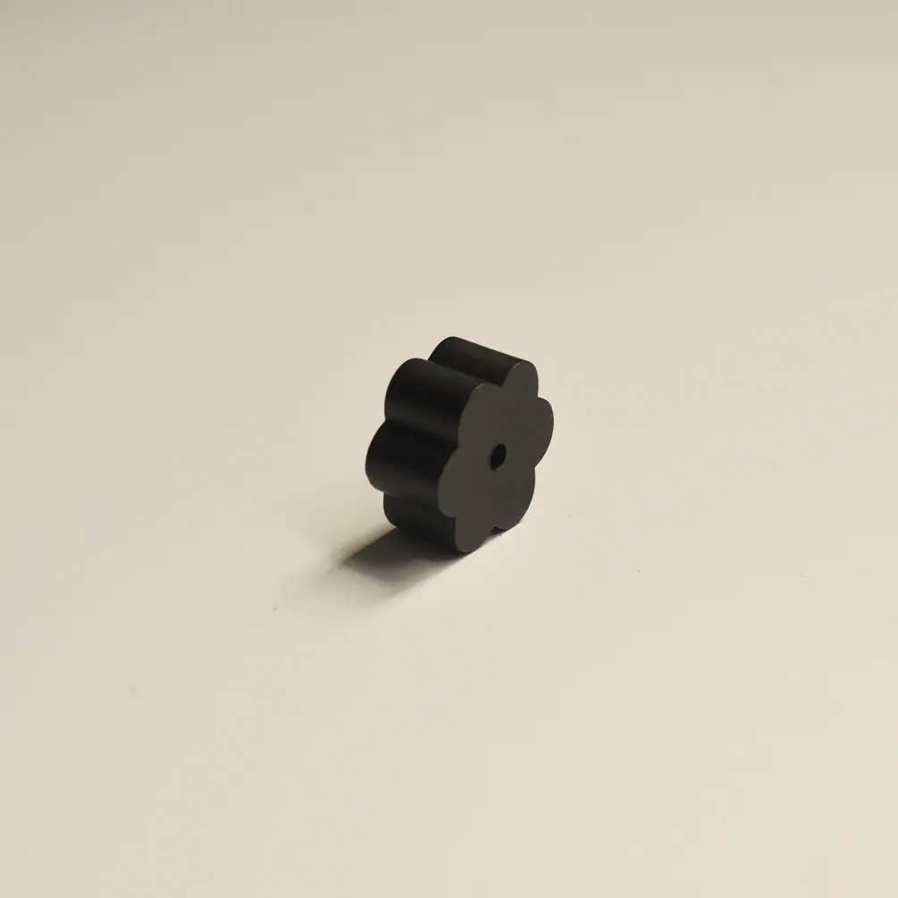 Cedar and Myrrh - Vente Porte-encens - Porte-encens en laiton noir Flower4