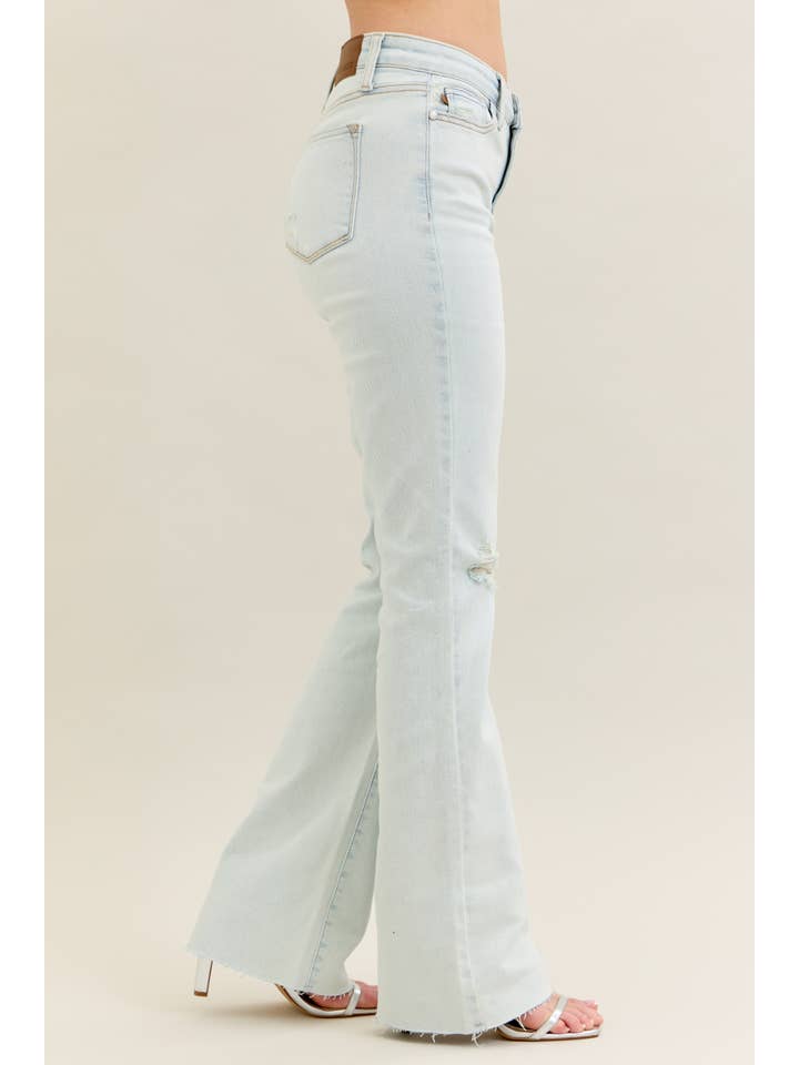 LT Mid Rise Distressed & Fray Hem Bootcut for wholesale on Faire9