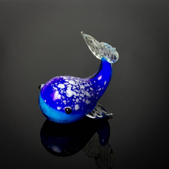 Nauticalia - Wholesale Ornament - Miniature Glass Whale, blue/white, 5cm