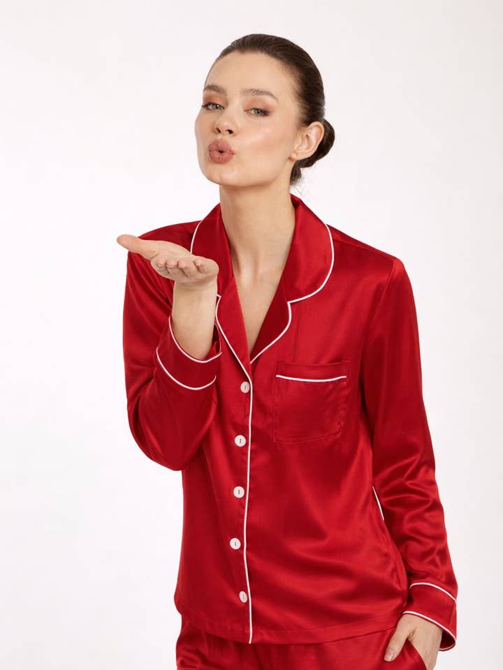 Rødt PJ Langt Sæt for engroshandel hos Wrap Up by VP