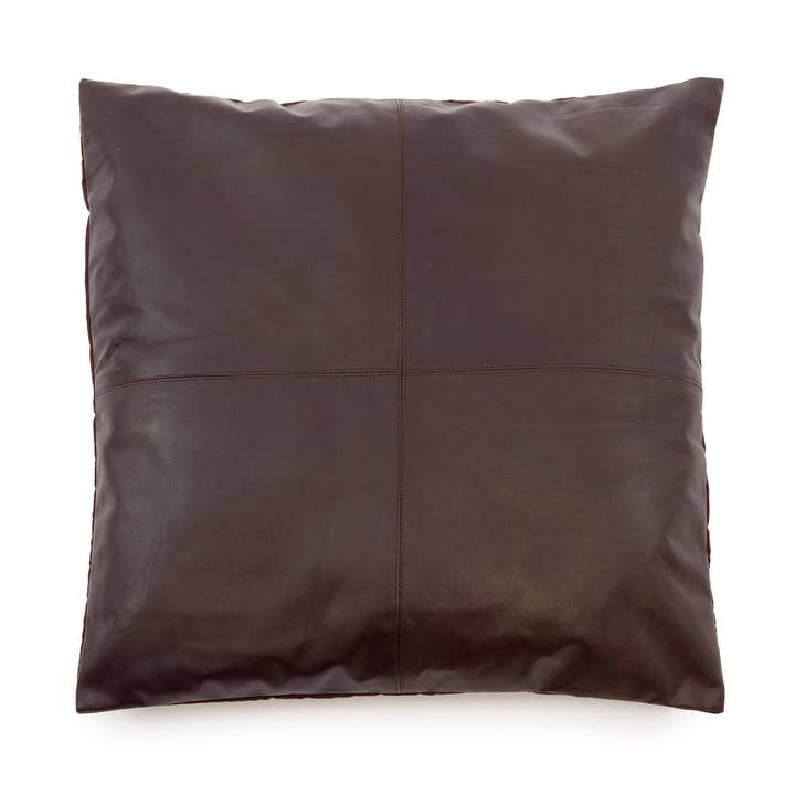 Housse de coussin en cuir chocolat à quatre panneaux - 60 x 60 cm pour la vente par Bazar Bizar Living