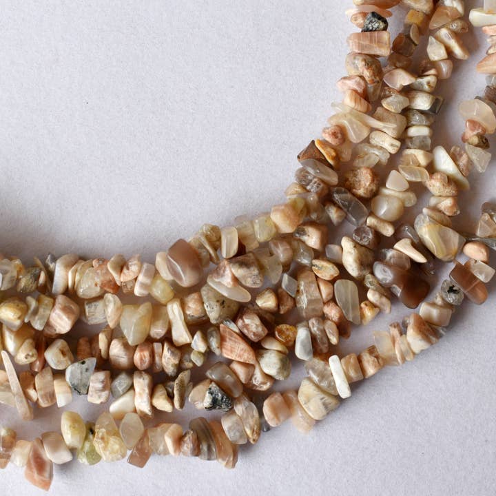 Soothing Crystals - Vendita all'ingrosso Collane di perline/perle - Collana Moonstone Chip Beads, perline di cristallo non tagliate1