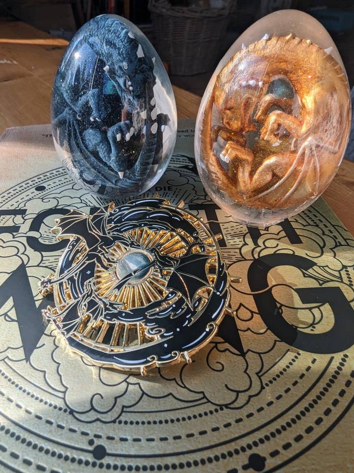 Pin de esmalte de la cuarta ala para venta al por mayor de Geek and Artsy