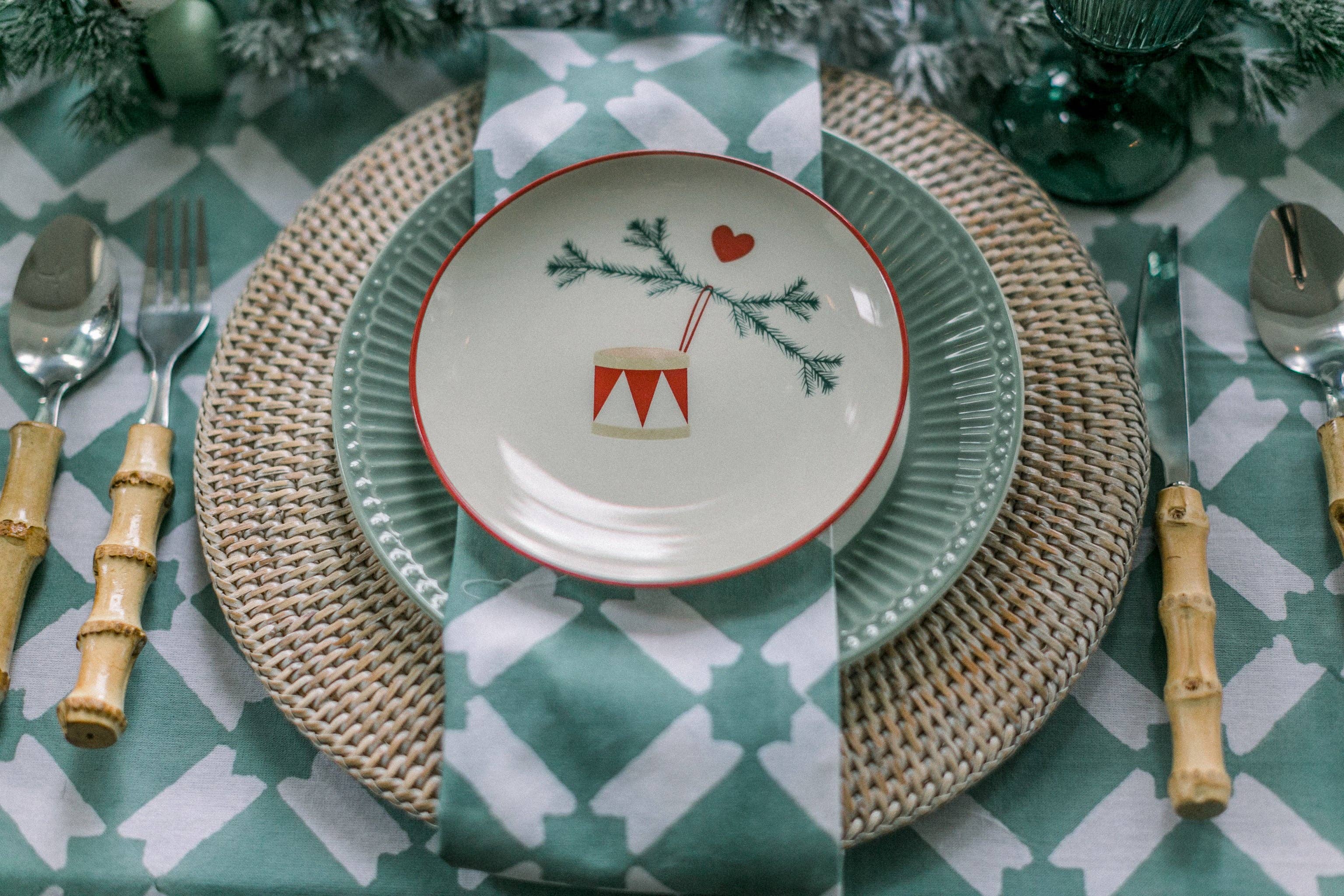 LNH EDIT - Wholesale Tablecloth - Adeline Seagreen Round Tablecloth2