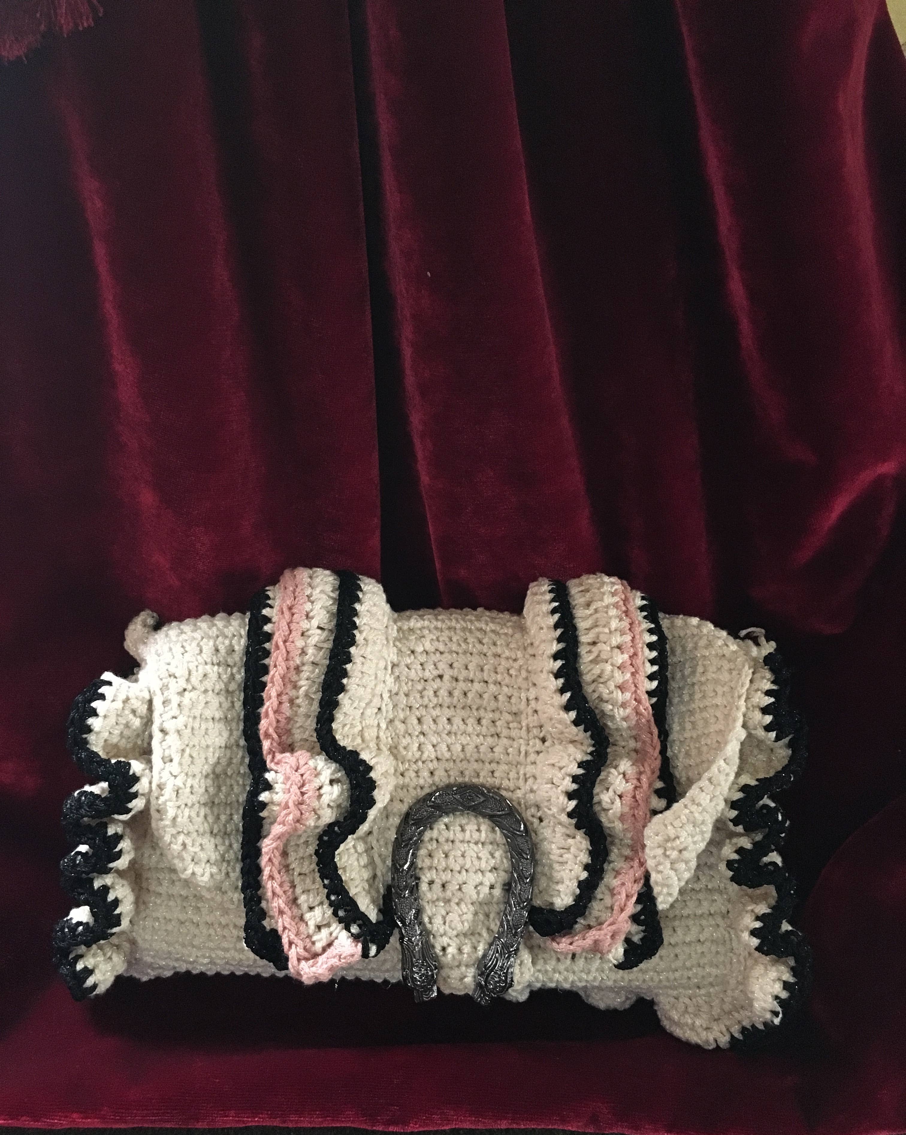 SIBYLLADELPHICA – Großhandel Henkeltasche – Damen – Caryatis - Handgefertigte Häkelhandtasche4