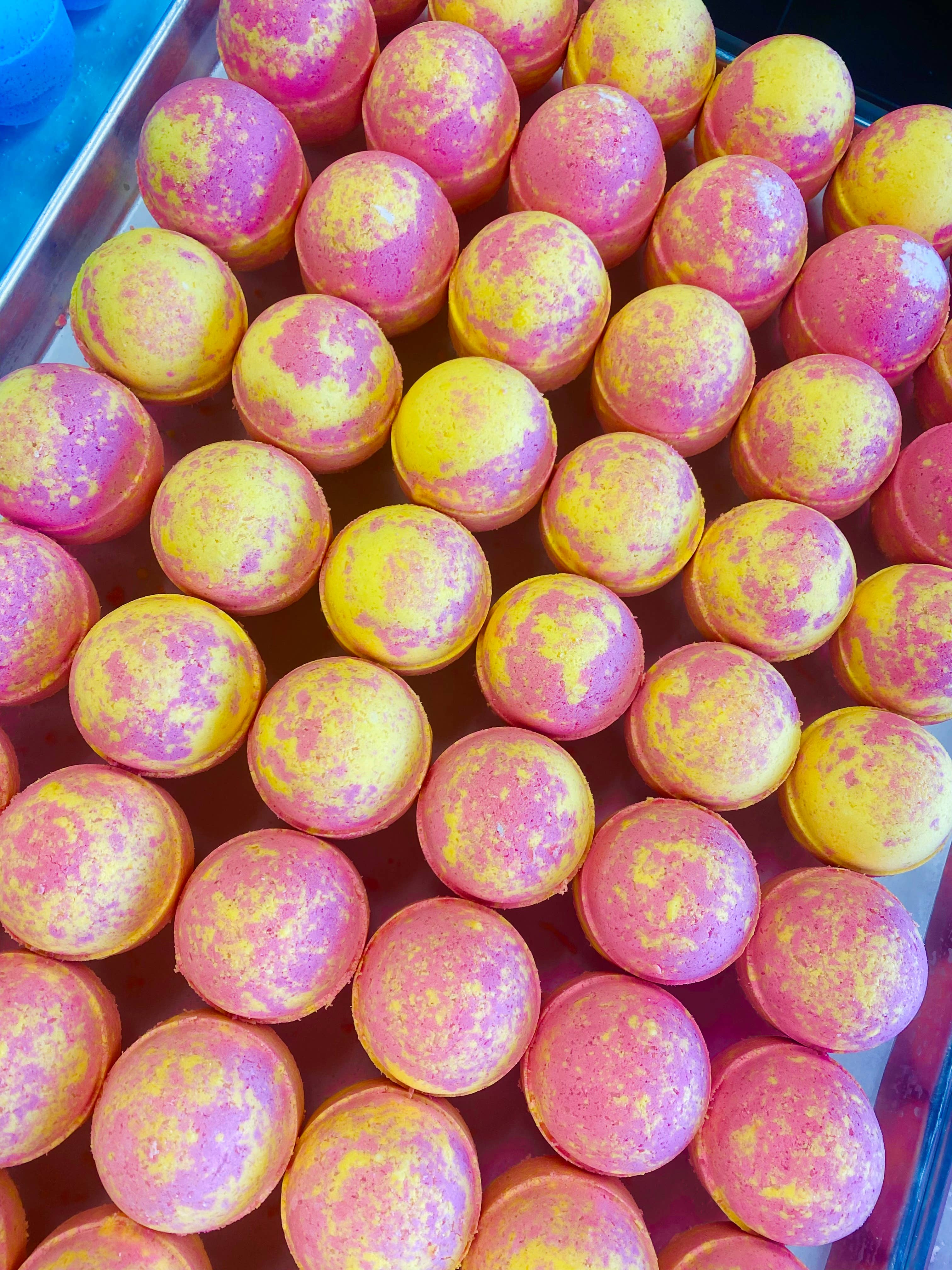 Yours Truly Bath Co - Wholesale Bath Bomb/Fizz - Raspberry Lemonade Bath Bomb0