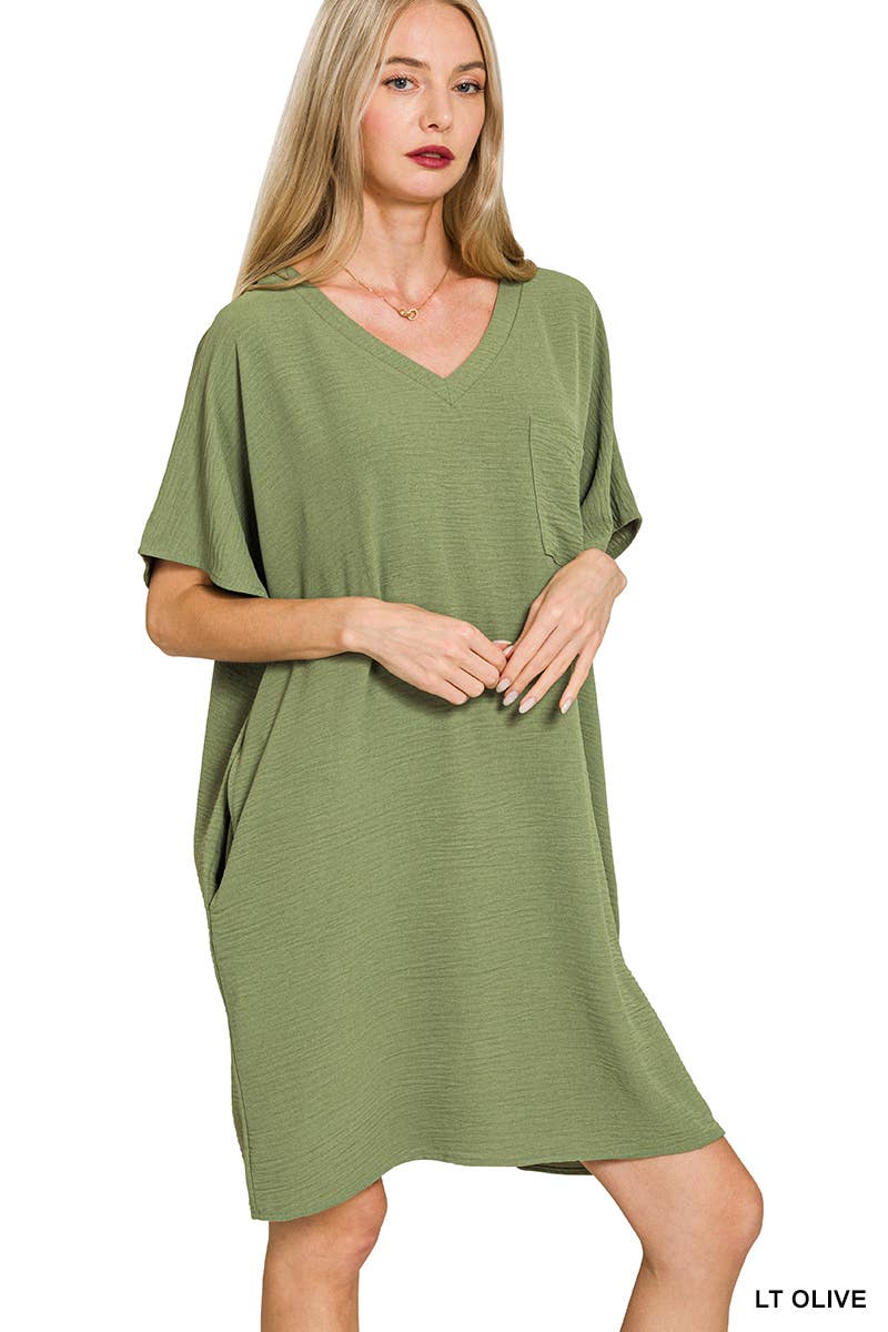 42POPS – wholesale Klänning - Dam – .Woven Airflow V-ringad T-shirtklänning med fickor15