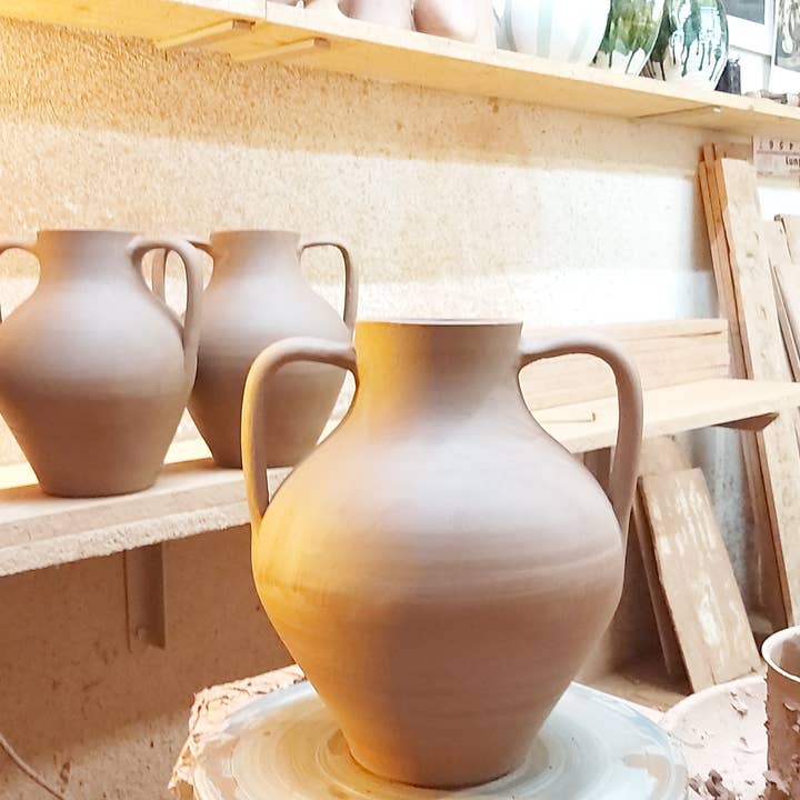 Cerámica Roca Caus – Engroshandel Vase – Hvid og terrakotta keramisk vase med to håndtag6