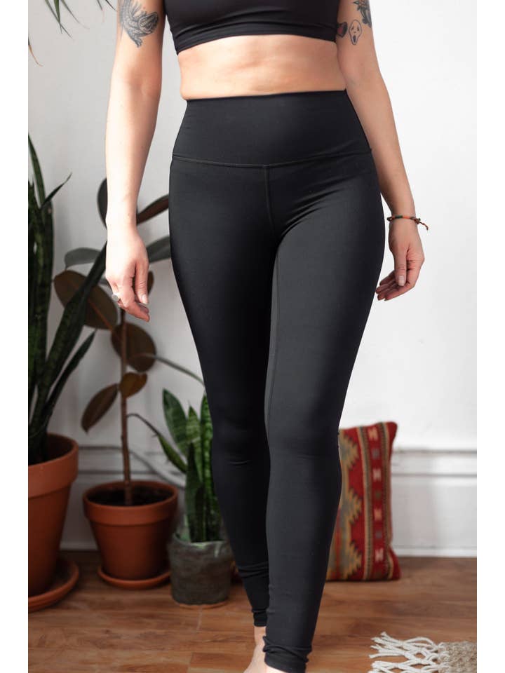 Ecomadix – wholesale Athletic/lounge leggings – Women's – Recycled Sierra Leggings | Onyx3