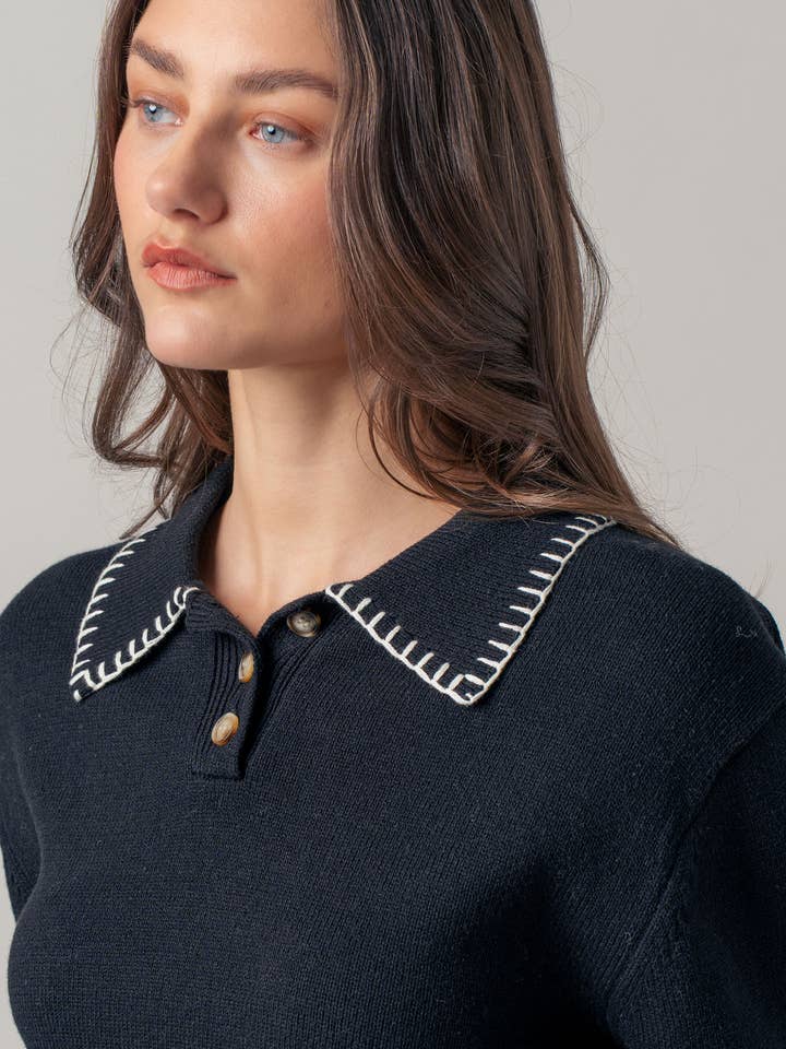 Pull en maille polo contrasté Héritage Moderne pour la vente par Urban Daizy