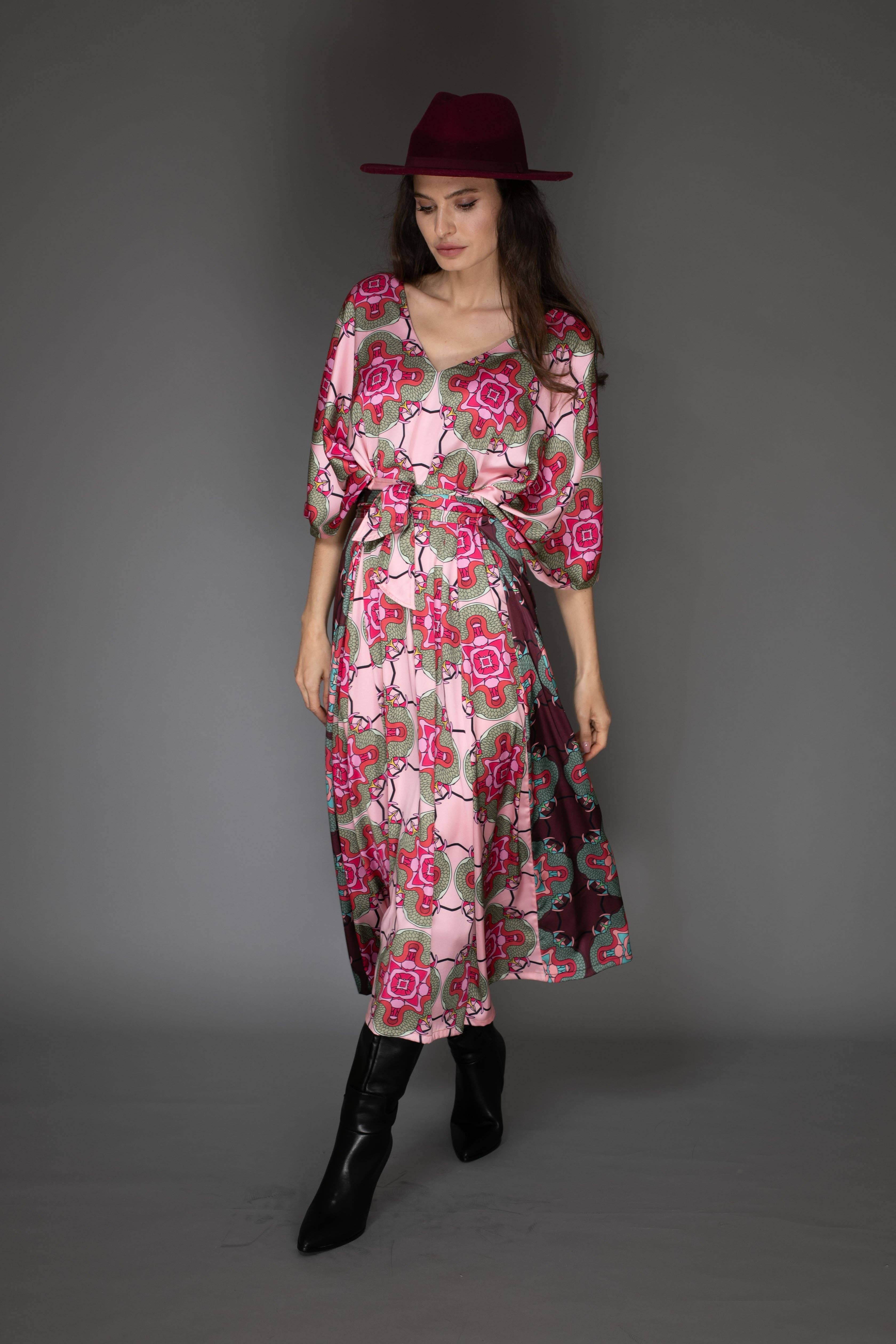 Nuvula – wholesale Kaftan – Women's – Pink Abstract Multicolor Belted V-Neck Kaftan Satin Dress2