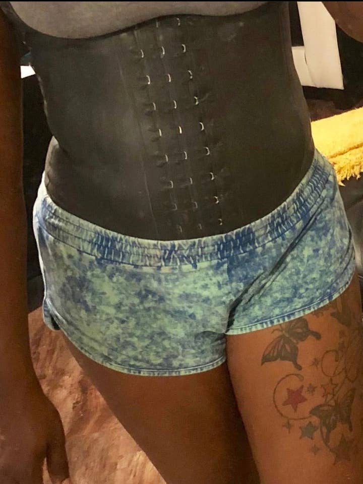 Ceinture de taille/Entraîneur pour la vente par Exclusively Yourz