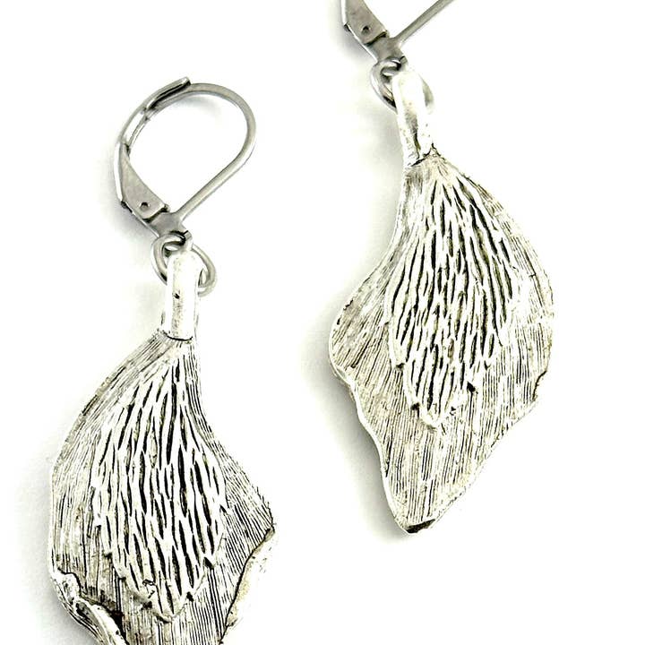 Collection Vintage Casting - Boucles d'oreilles Plume pour la vente par Crunchy Diva Designs