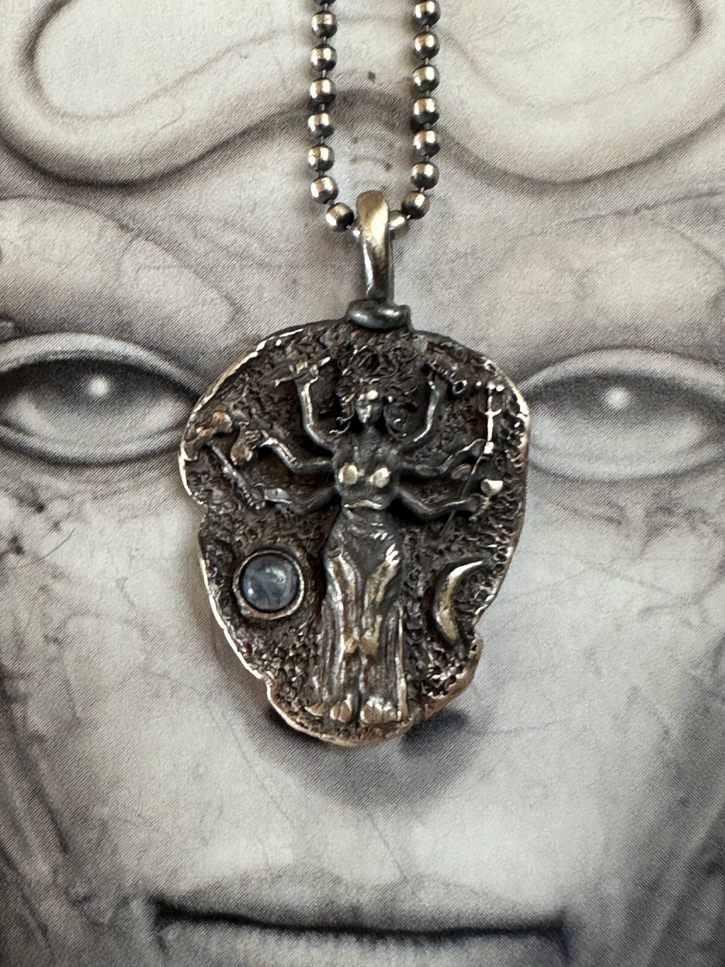 Flesh & Soul – wholesale Pendant/charm necklace – HECATE GODDESS Of WITCHCRAFT Moonstone Necklace6