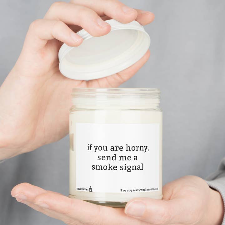 Candele profumate alla cera di soia Horny Smoke Signal, 9oz per la vendita all'ingrosso da parte di Sassy Flames