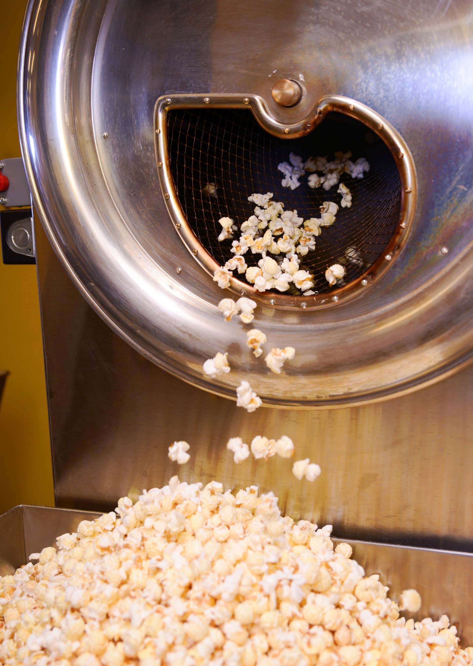 Johnson's Popcorn – Engroshandel Popcorn – Sæsonens Hilsner Popcorn - Stor Spand (28 oz)1