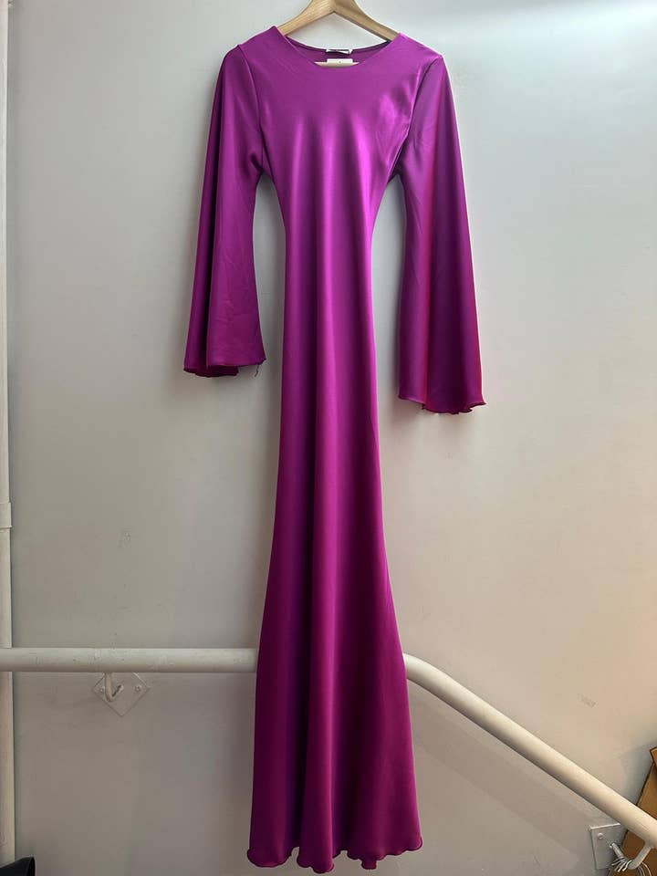 Abito lungo in satin con lacci, taglia unica per la vendita all'ingrosso da parte di LORIANE