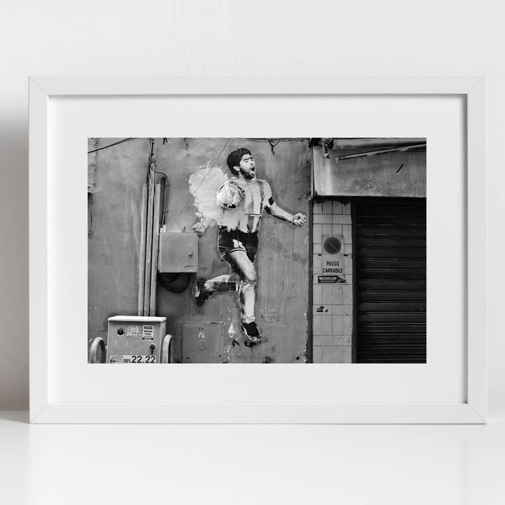 Póster de Maradona con estampado de Nápoles en blanco y negro para venta al por mayor de Mo & Paul Photography