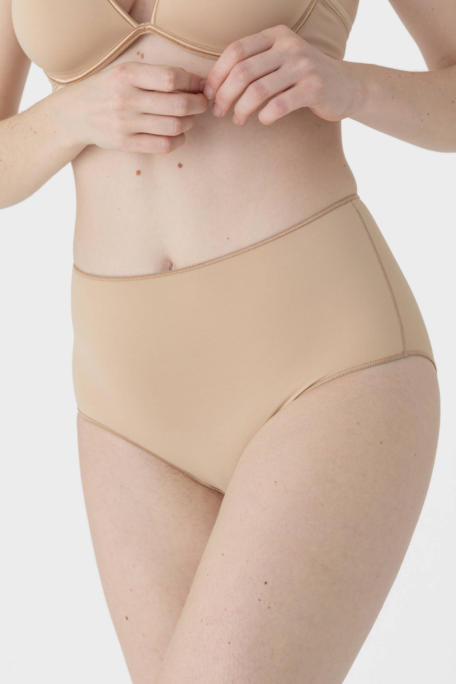 Maison Lejaby – Großhandel Unterwäsche – Damen – Maison Lejaby Unsichtbare weiße High-Waist-Höschen10