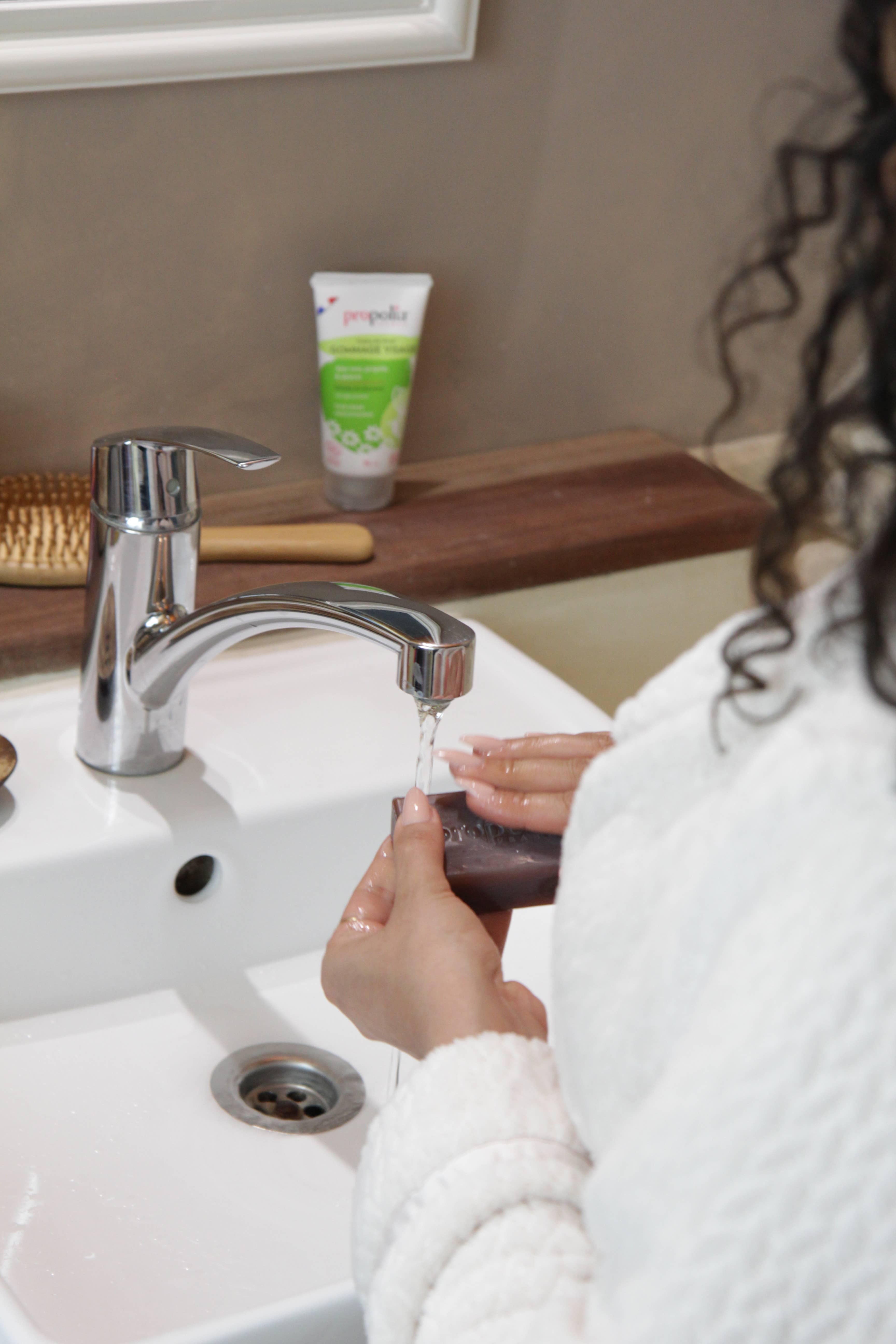 Propolia® - Wholesale Bar Soap - Active Soap - Face & Body - Propolis, Honey & Shea Butter -100g2