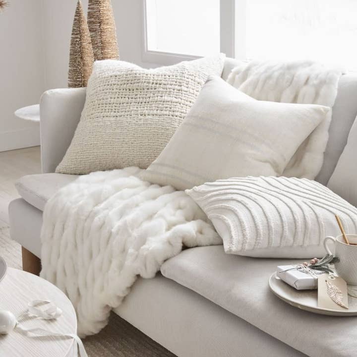 Everyday Cozy Living - Wholesale Throw Blanket - Cozy Faux Fur Throw- Multiple Colors 50" x 60"