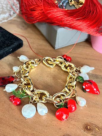 Bracelet charms en perles et fruits en verre pour la vente par SIBYLLADELPHICA