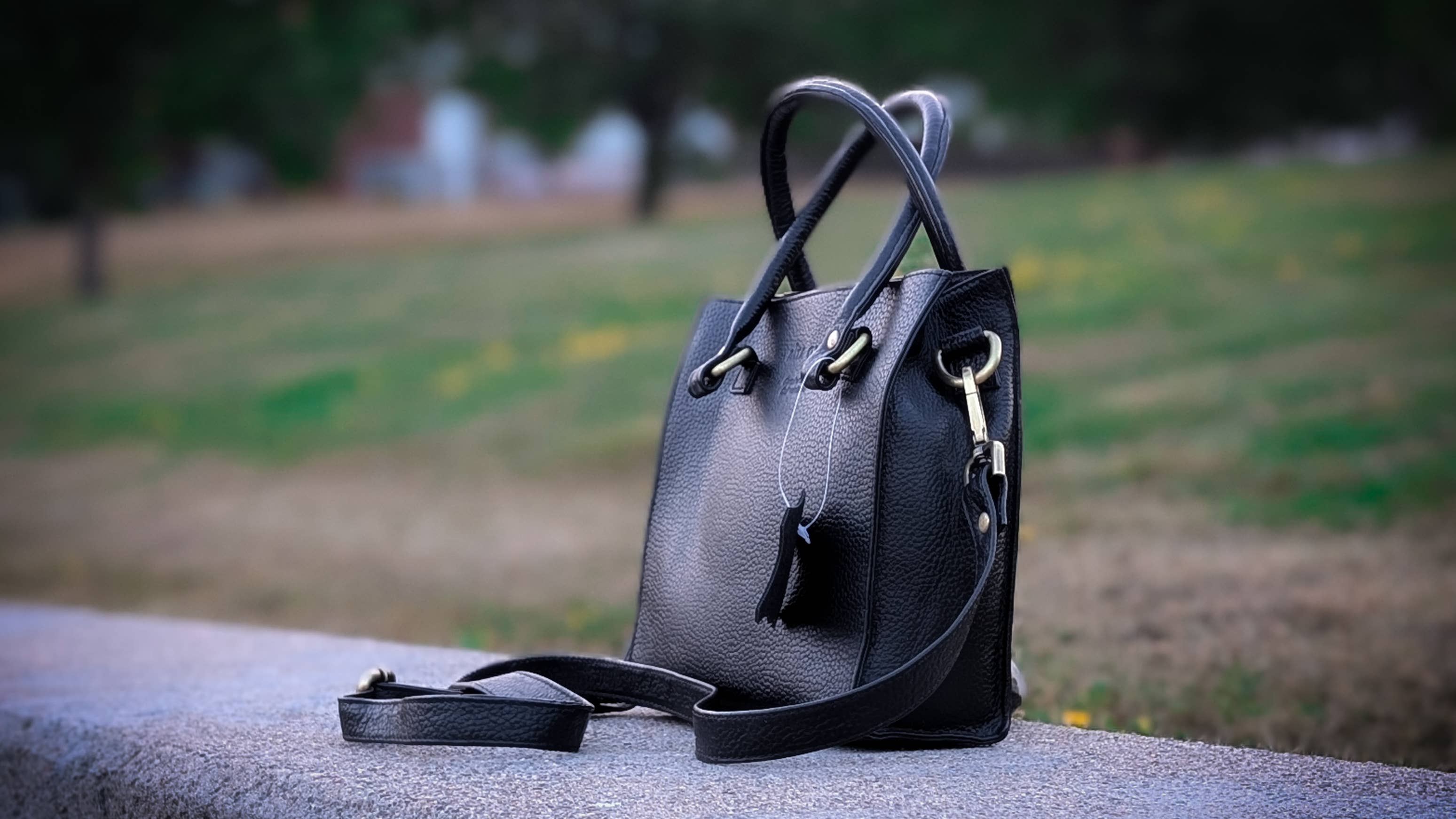 Alta Quero - Wholesale Crossbody Bag - Women's - Crossbody Bag, Black Leather, Ladies6