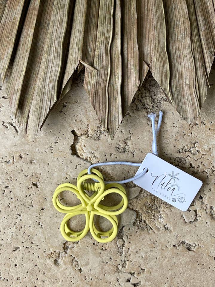 Clip ad artiglio, motivo floreale intagliato, giallo per la vendita all'ingrosso da parte di Nakoa The Label