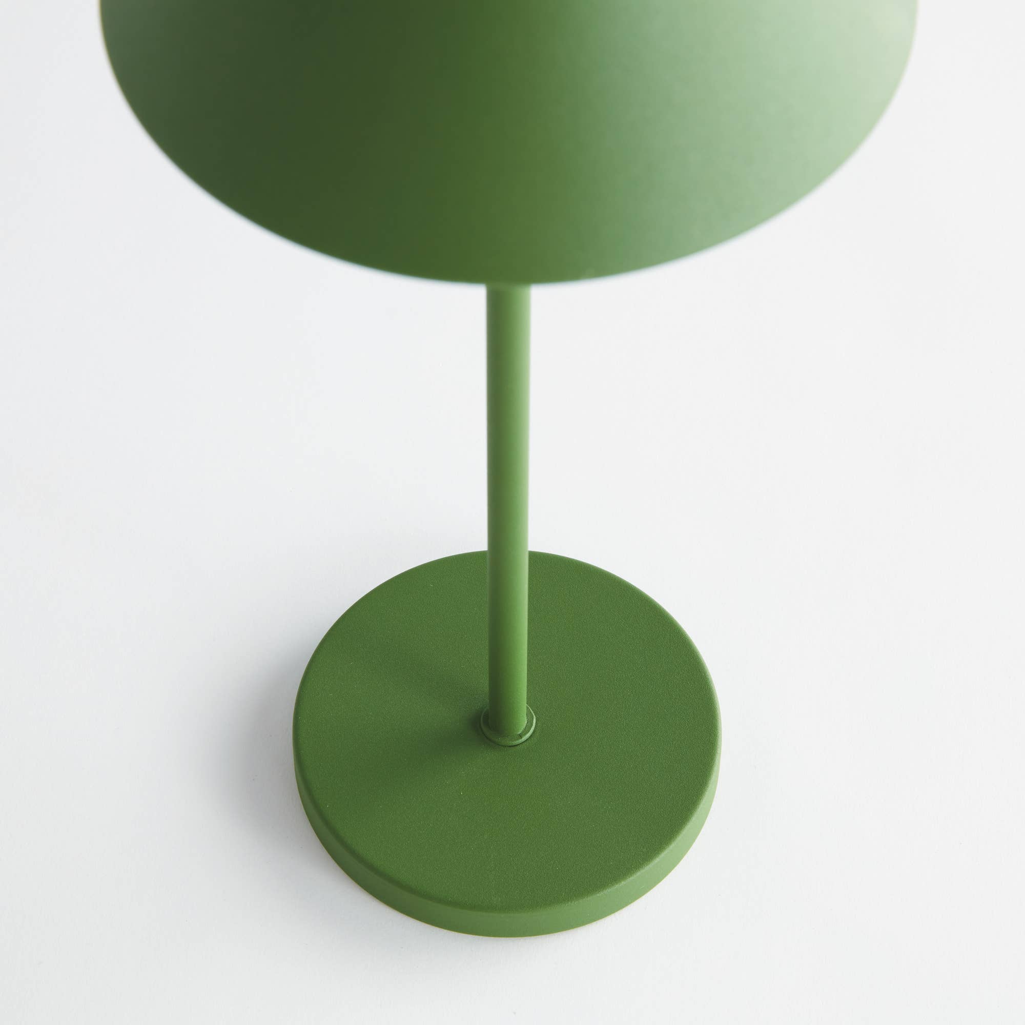 Napa Home & Garden – Candeeiro de secretária/decorativo por atacado – Abajur portátil sem fio LED com cúpula de metal, 35,6 cm, verde5