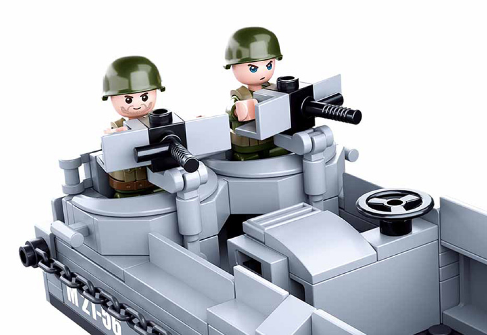 Texas Toy Distribution – wholesale Building set – Child – WW2 D-Day Higgins Landing Craft Building Brick Kit (182 pcs)2