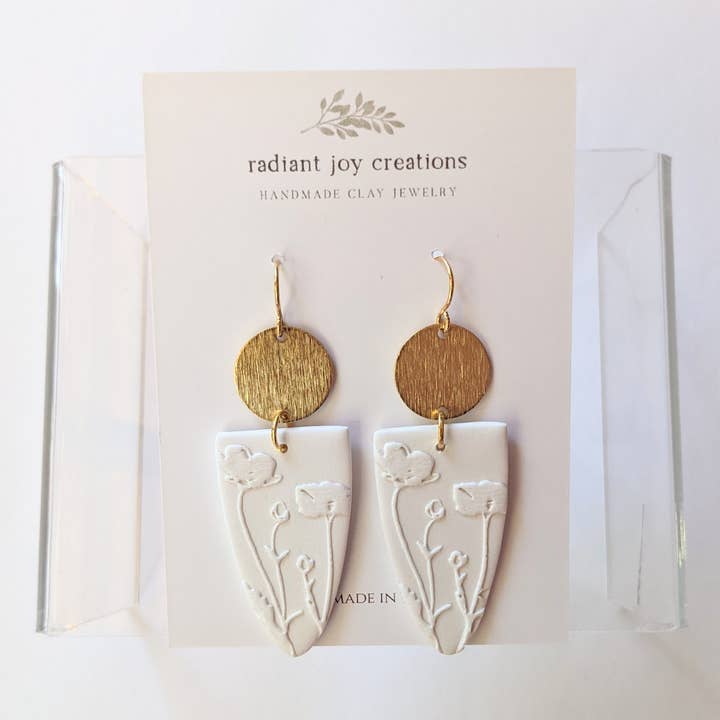 The Noelle/Gouden accent/Clay Oorbellen voor wholesale door Radiant Joy Creations