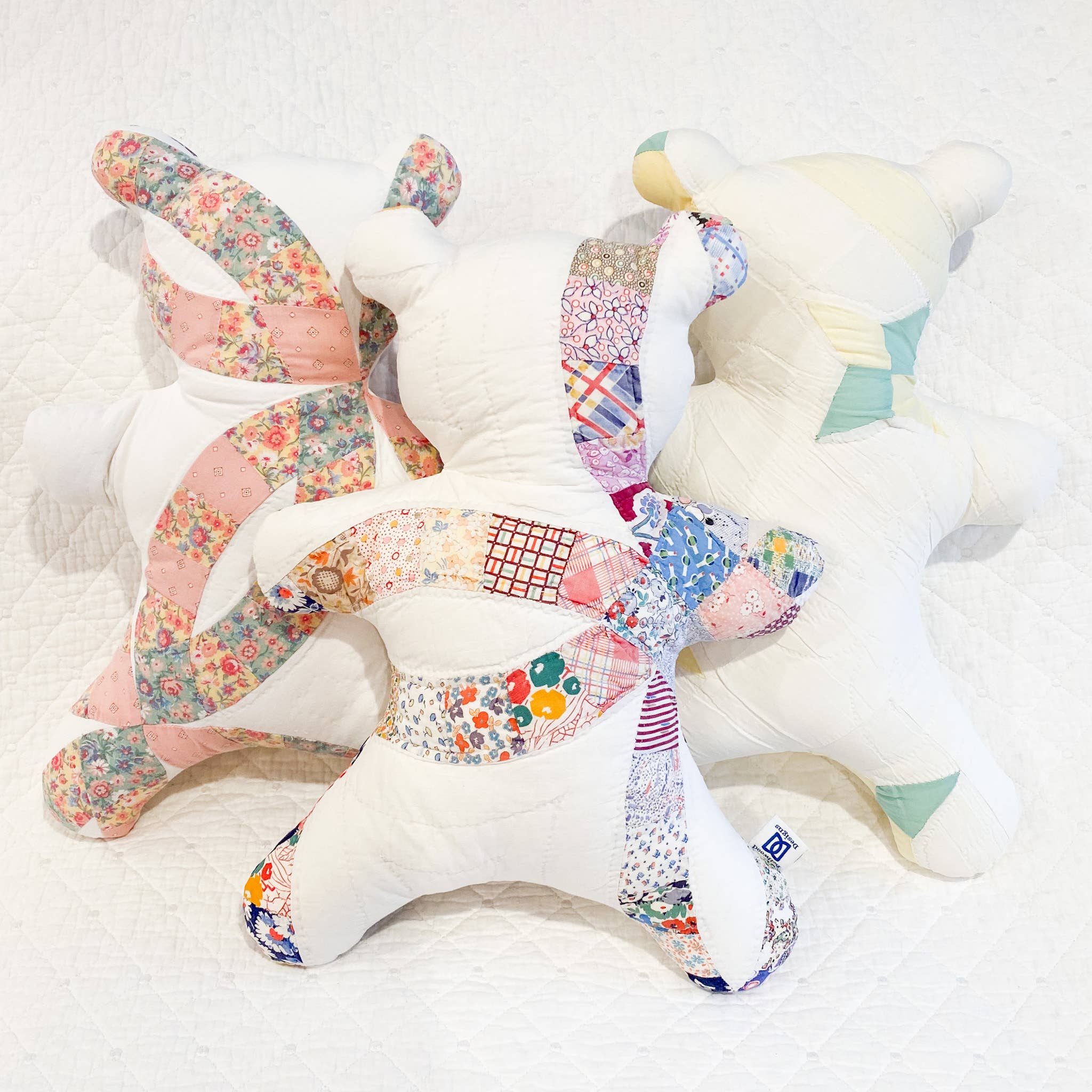 Dellwood Designs – Peluche - Crianças e bebés por atacado – Urso de Pelúcia Vintage de Colcha - Colchas Sortidas1