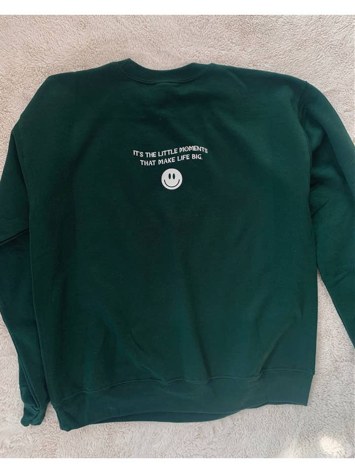 Rad Vibes Only – Engroshandel Grafisk Sweatshirt - Dame – Nyd de små ting Smiley Happy Fun Crewneck Sweatshirt3