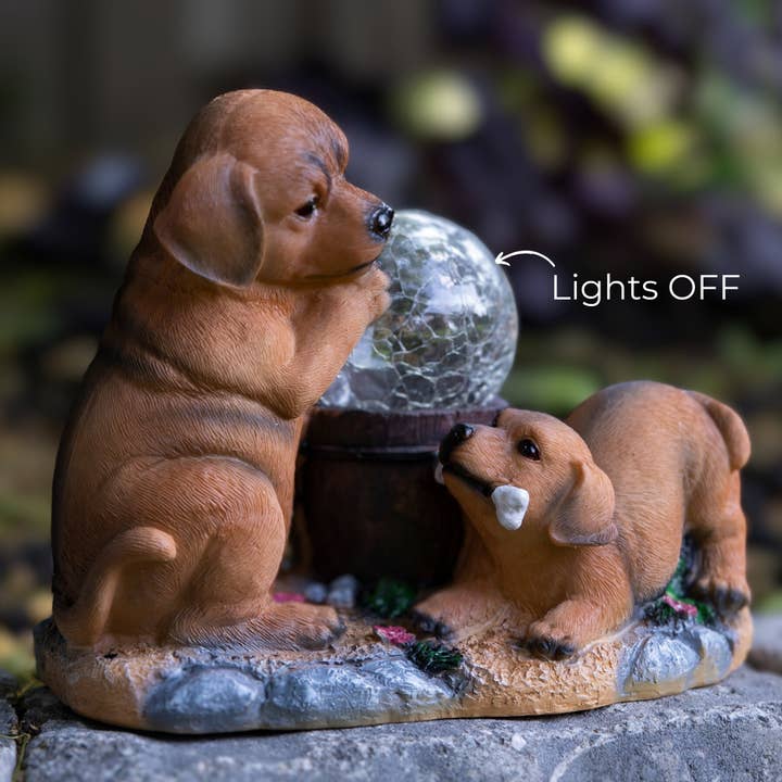 Accent Collection – wholesale Utomhusdekor – Brun Polyresin Solar Garden hundstaty med 2 lekfulla