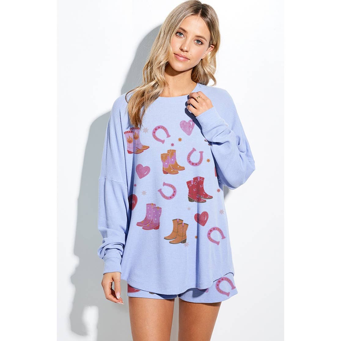 Phil Love – Conjunto de top e calça (roupa NÃO Casual) - Mulher por atacado – Conjunto de calções curtos de lounge com estampa de coração e botas de cowgirl11