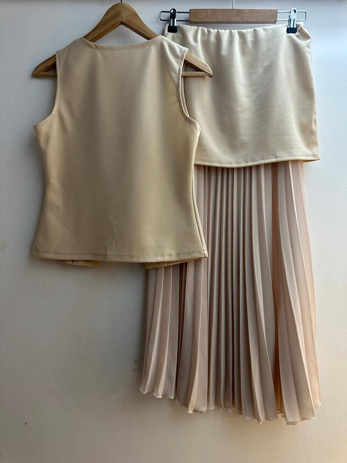 LORIANE – wholesale Top & skirt set – Women's – 10030E Solid color set with vest and skirt3