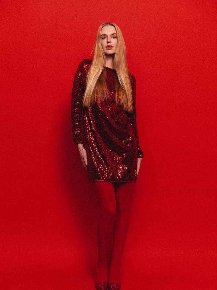 Spettacolare mini abito rosso per la vendita all'ingrosso da parte di Azuri Fashion Group