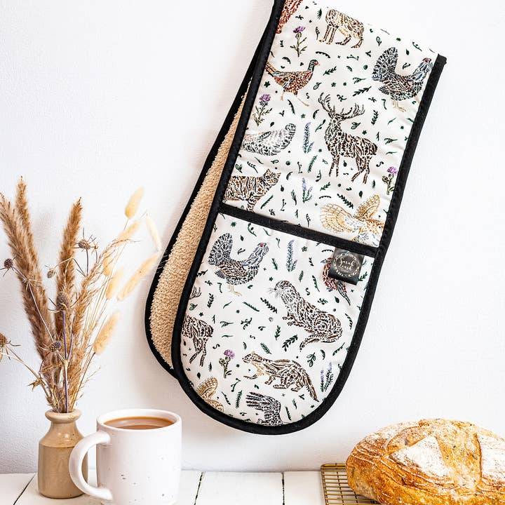 Skotsk dyreliv ovnhandsker for engroshandel hos Sarah Leask Studio