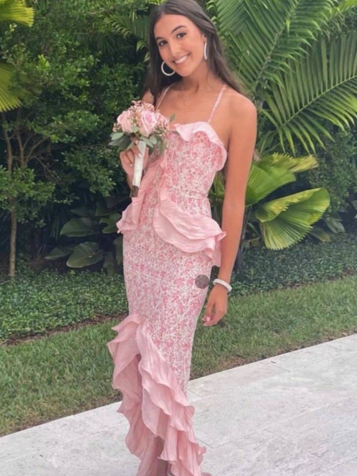 Abito formale floreale con pizzo occhiello e chiffon per la vendita all'ingrosso da parte di Genavieve The Label