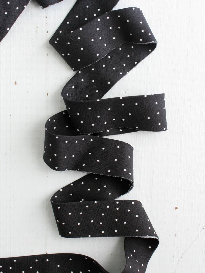 2.5" Bias Quilt Binding Black Dot Premade Cotton Binding for wholesale by Bessie Pearl Binding Co